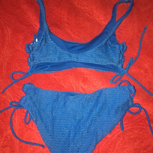 Bikini - Picture 2 of 5